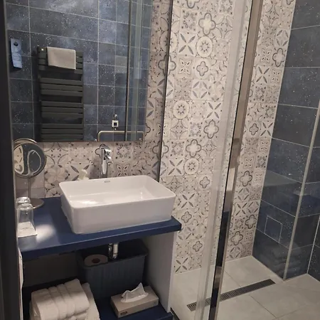 Hotel Ikonik 4*