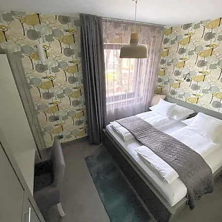 Hotel Ikonik 4*