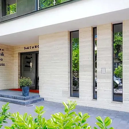Hotel Ikonik 4*