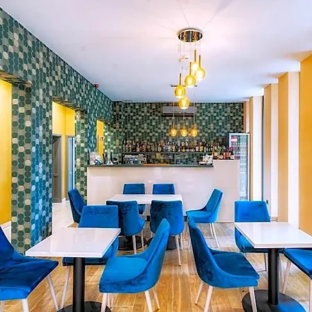 Ikonik 4*