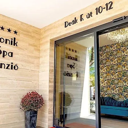 Hotel Ikonik